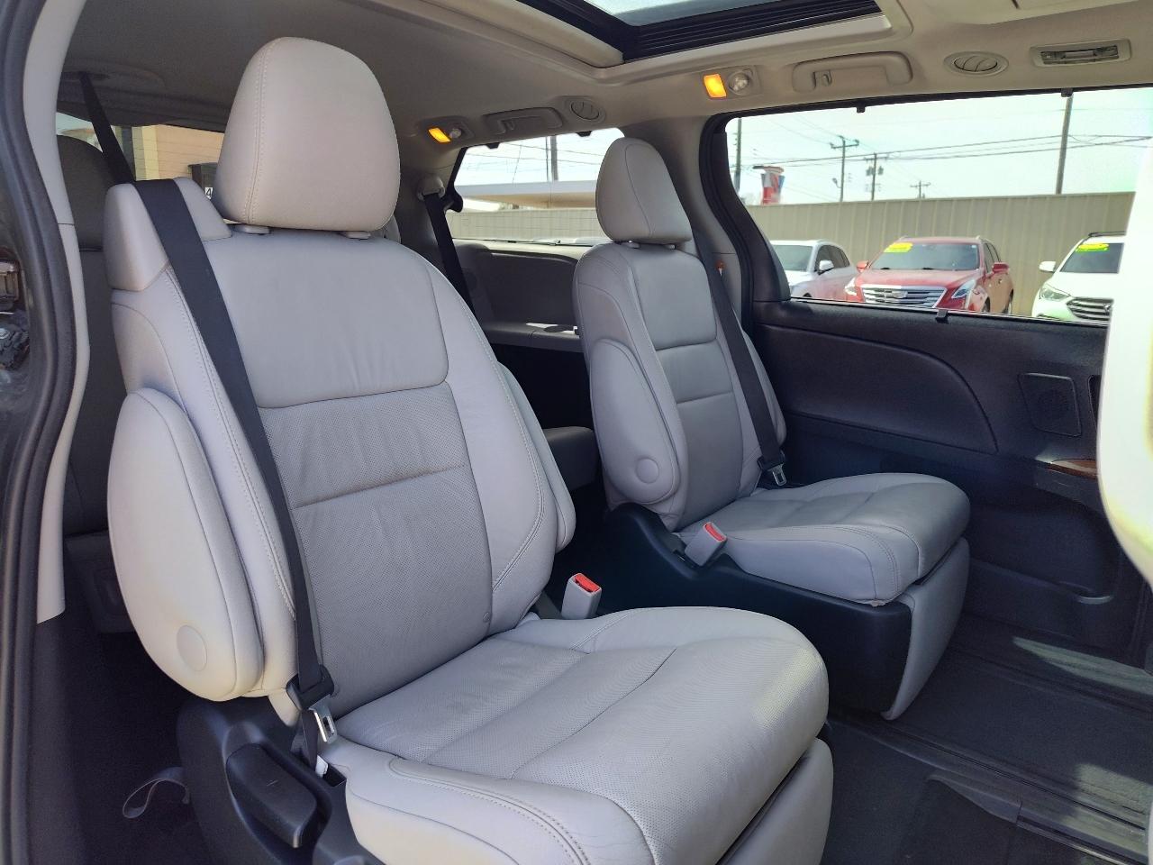 Toyota Sienna Limited Premium 7-Passenger 2017