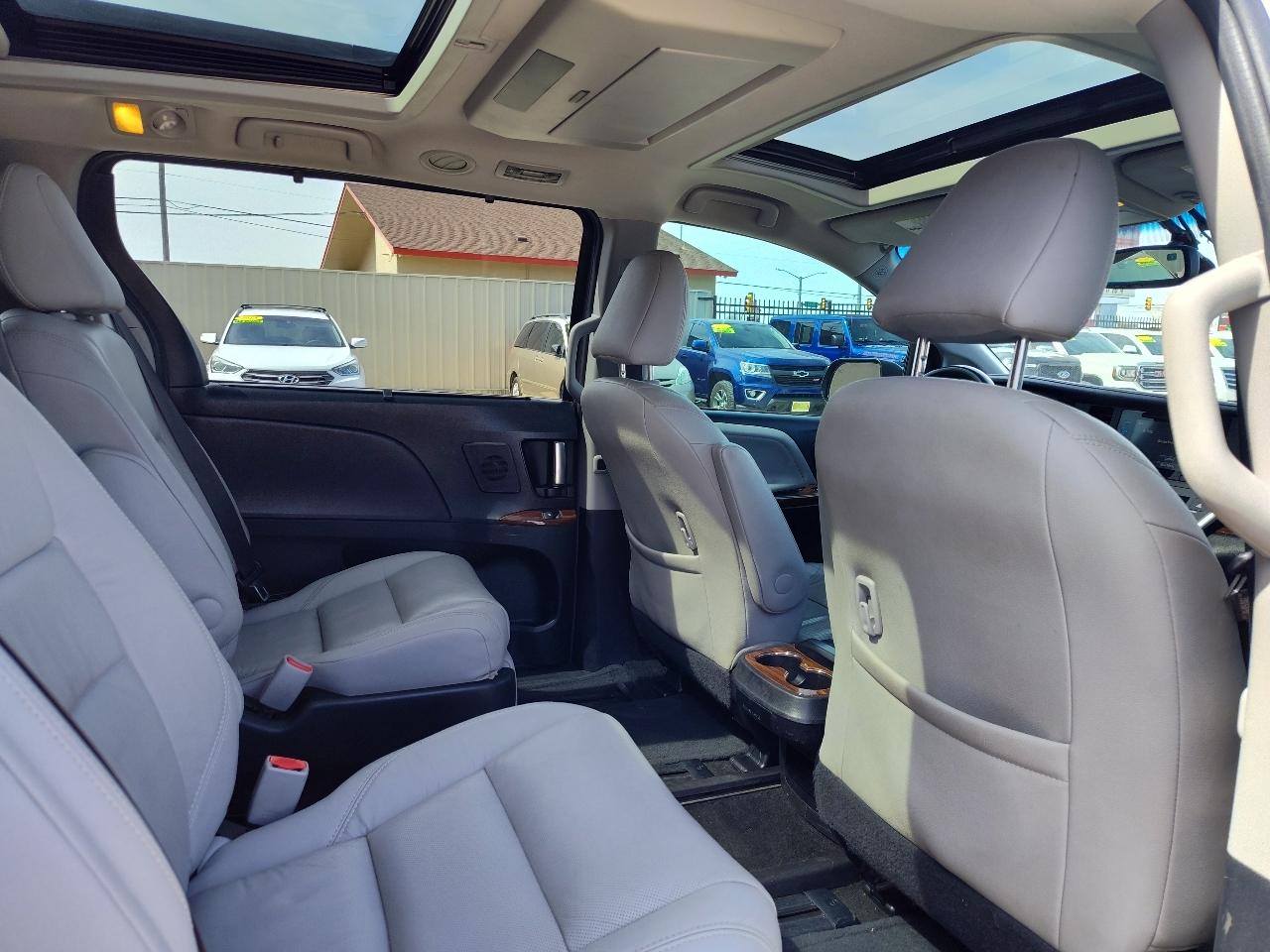 Toyota Sienna Limited Premium 7-Passenger 2017