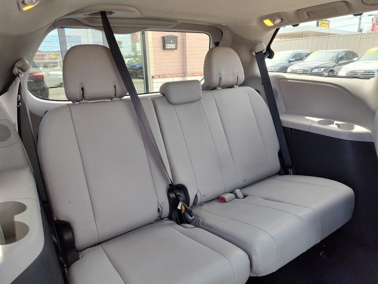 Toyota Sienna Limited Premium 7-Passenger 2017