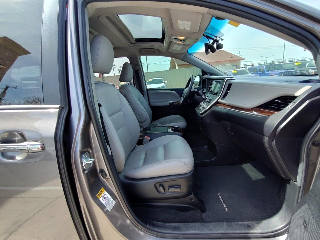 Toyota Sienna Limited Premium 7-Passenger 2017