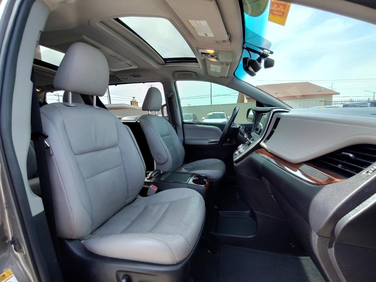 Toyota Sienna Limited Premium 7-Passenger 2017