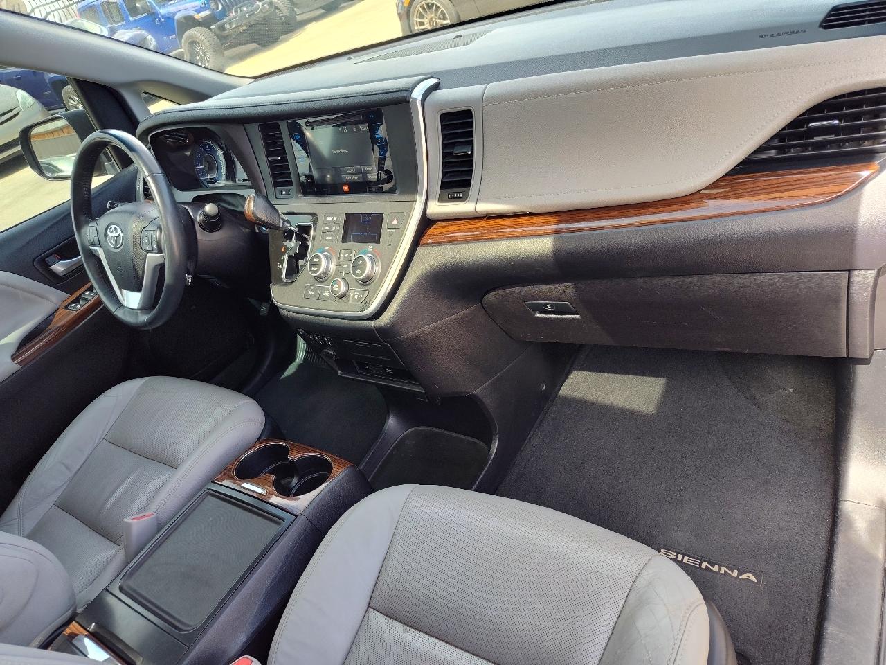 Toyota Sienna Limited Premium 7-Passenger 2017