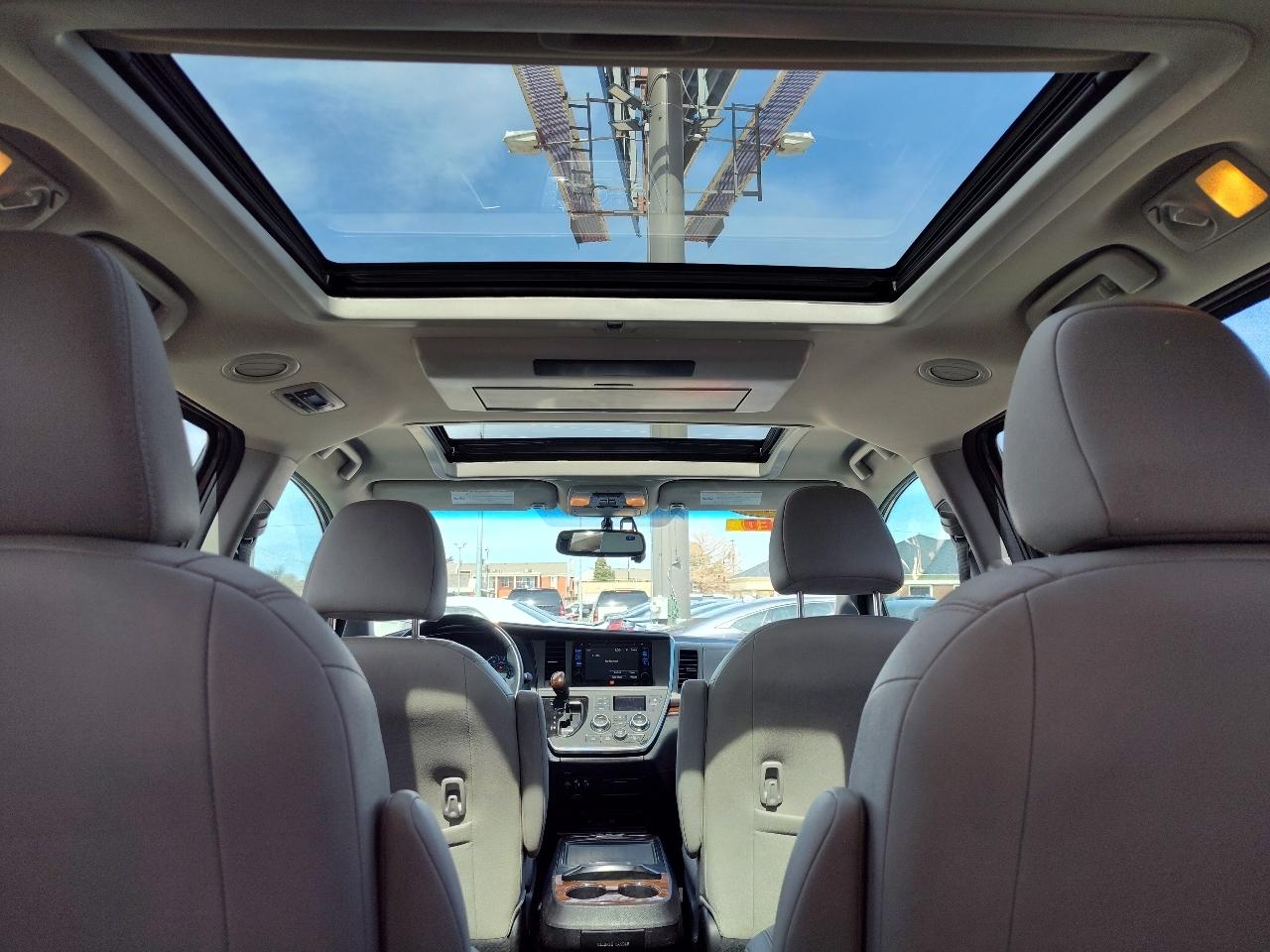 Toyota Sienna Limited Premium 7-Passenger 2017