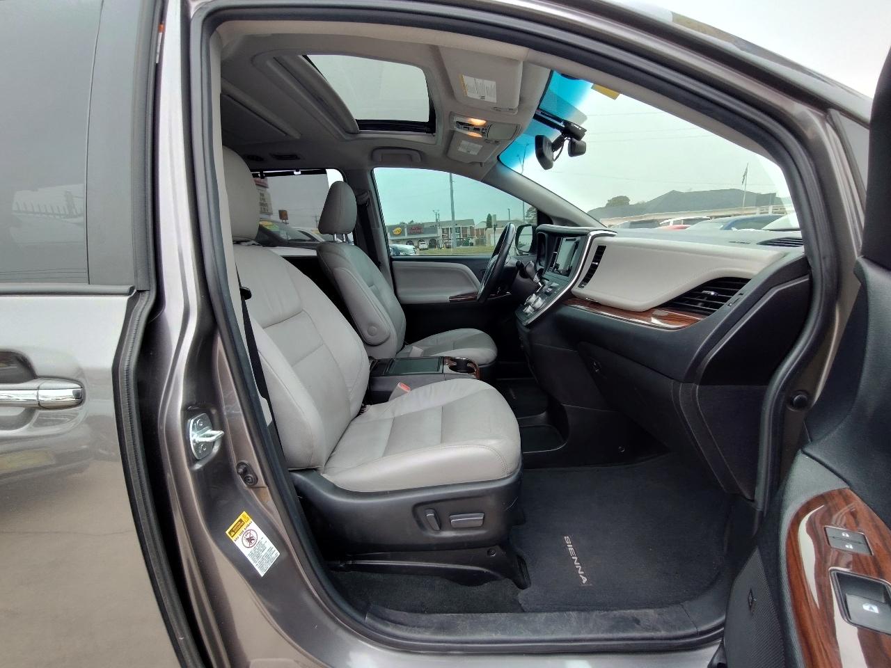 Toyota Sienna Limited Premium 7-Passenger 2017