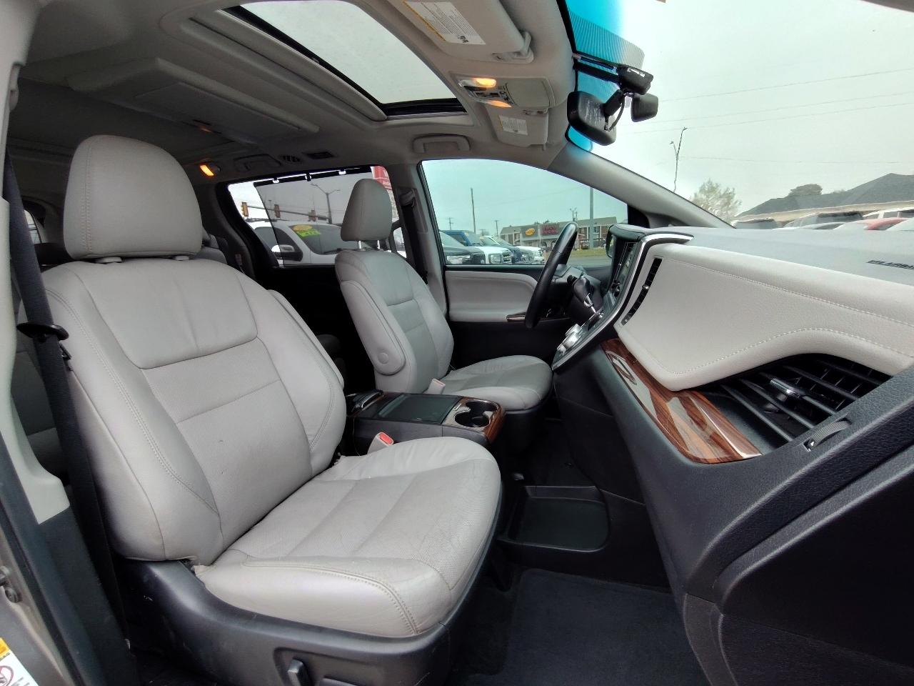 Toyota Sienna Limited Premium 7-Passenger 2017