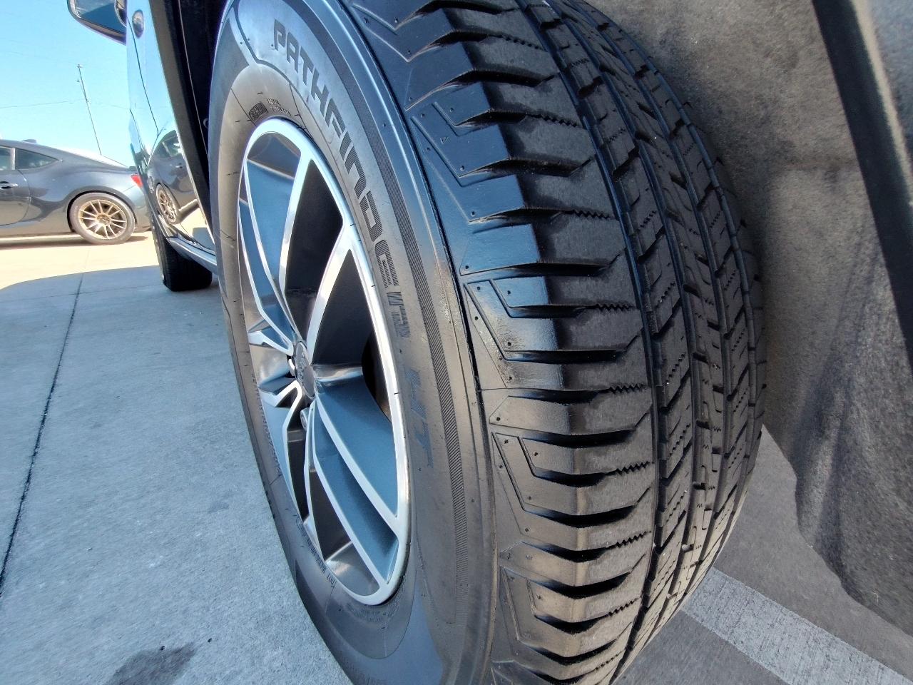 Jeep Grand Cherokee Laredo 4D SUV RWD 2019