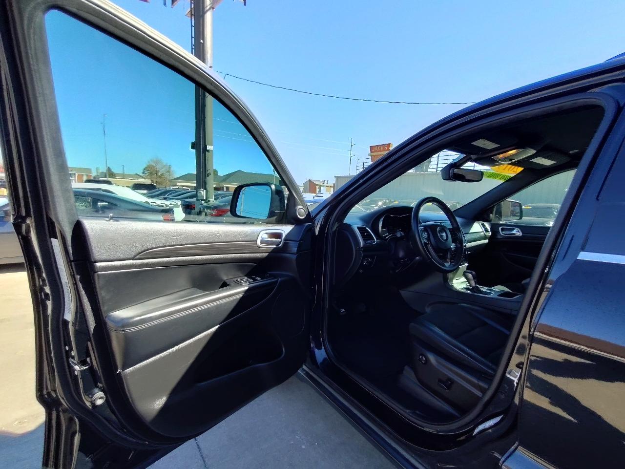 Jeep Grand Cherokee Laredo 4D SUV RWD 2019