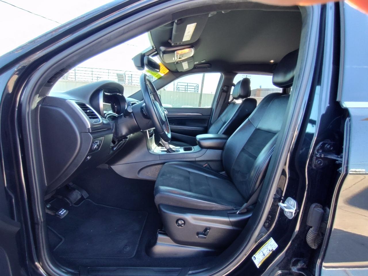 Jeep Grand Cherokee Laredo 4D SUV RWD 2019