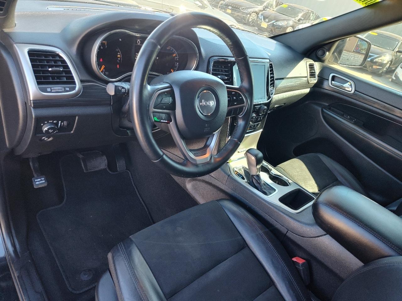 Jeep Grand Cherokee Laredo 4D SUV RWD 2019