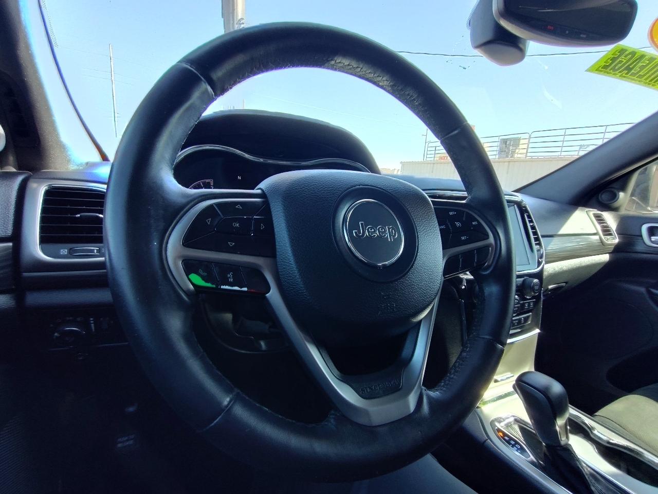 Jeep Grand Cherokee Laredo 4D SUV RWD 2019