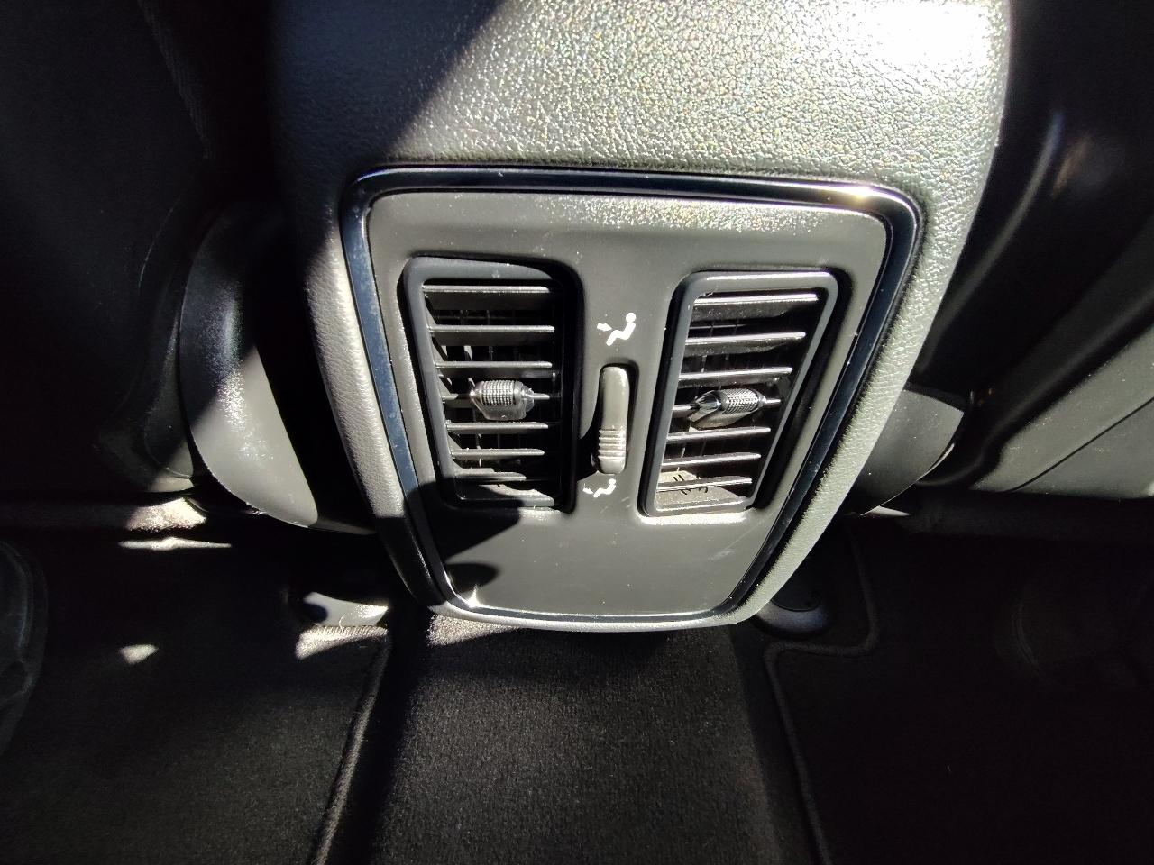 Jeep Grand Cherokee Laredo 4D SUV RWD 2019