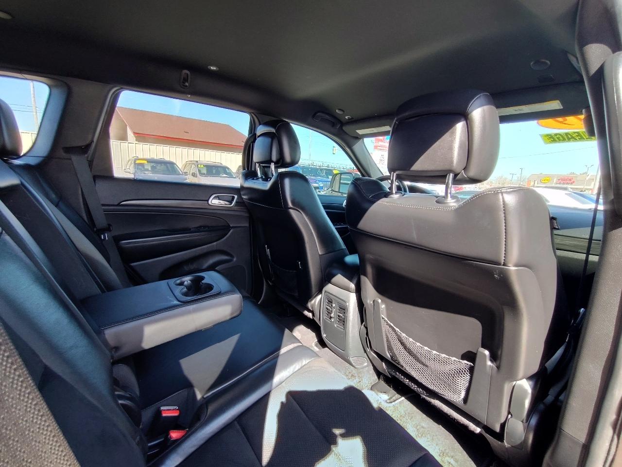 Jeep Grand Cherokee Laredo 4D SUV RWD 2019