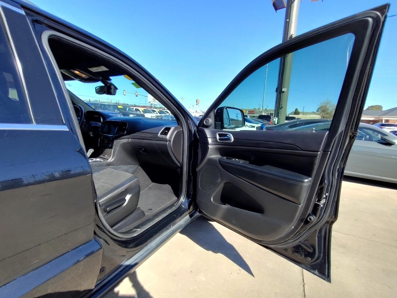 Jeep Grand Cherokee Laredo 4D SUV RWD 2019