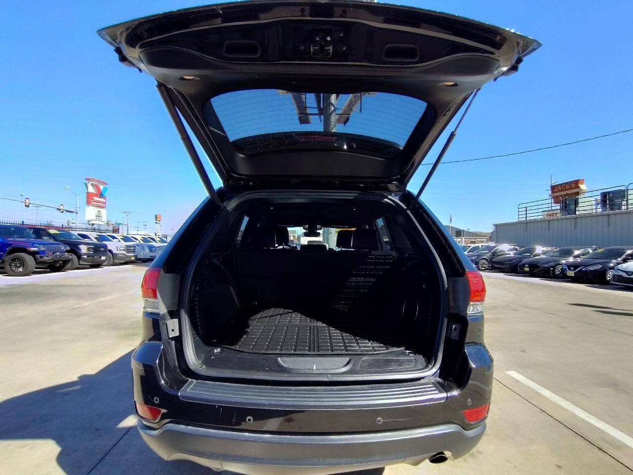 Jeep Grand Cherokee Laredo 4D SUV RWD 2019