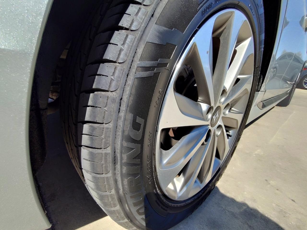 Hyundai Sonata Sport + 4D Sedan 2.4 2015