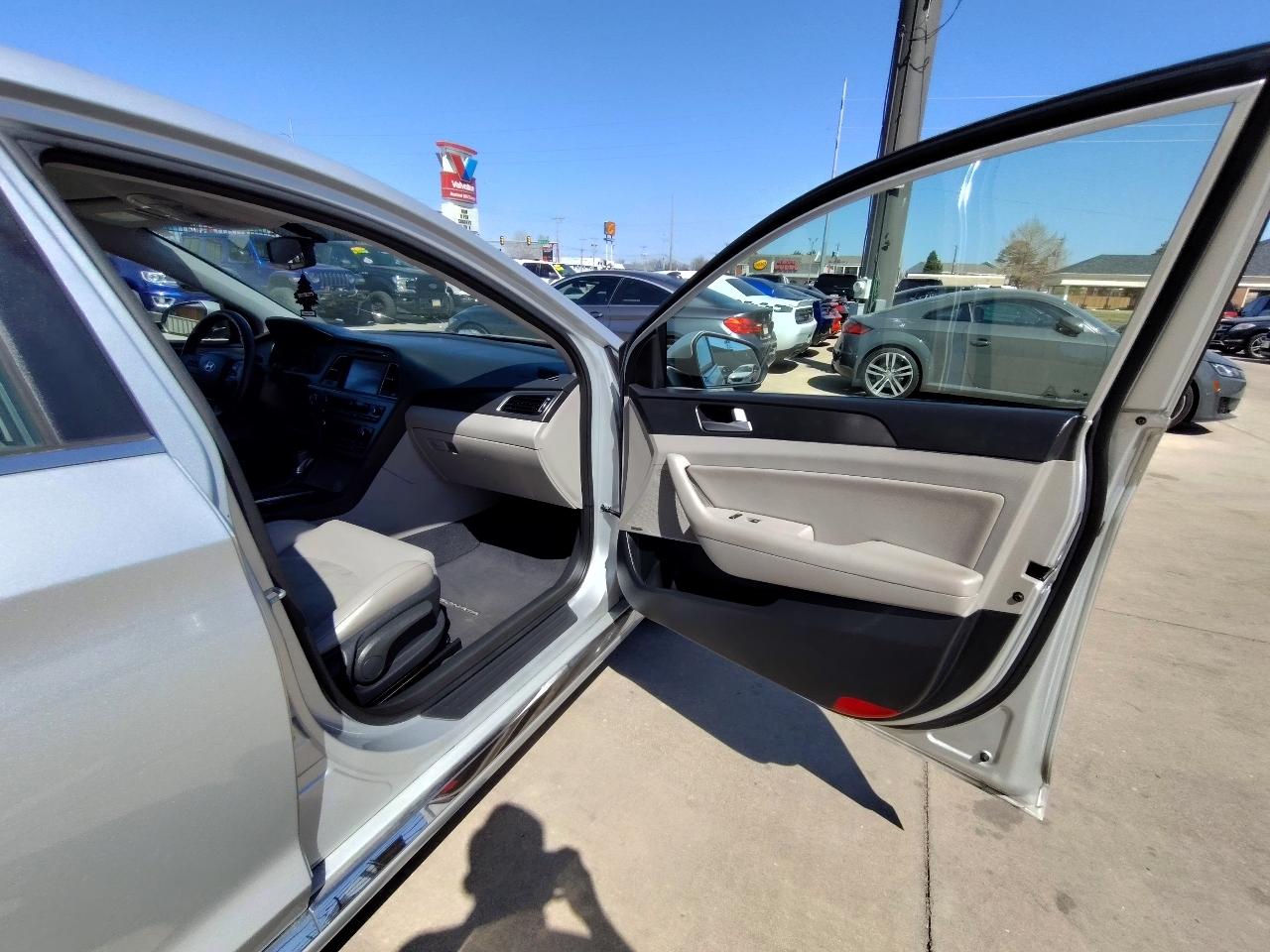 Hyundai Sonata Sport + 4D Sedan 2.4 2015