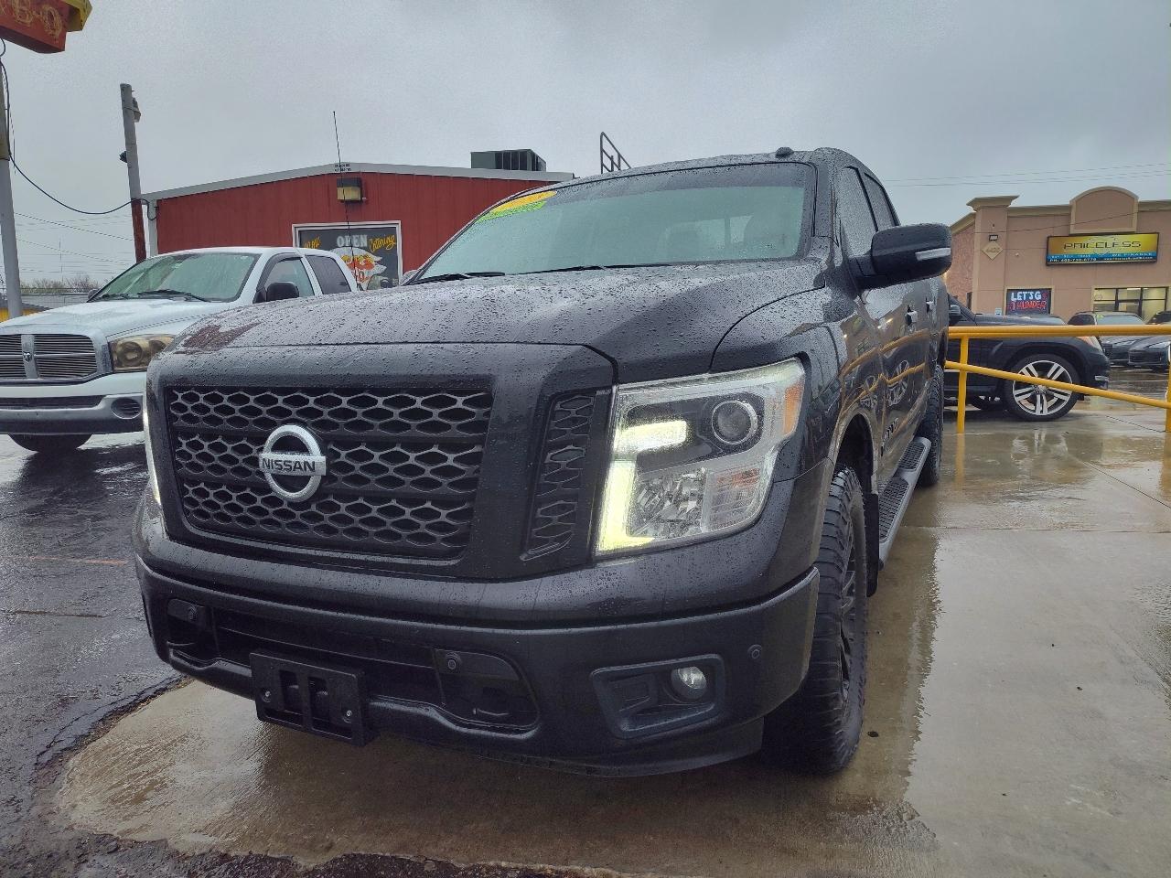 Nissan Titan SV Crew Cab 4WD 2018