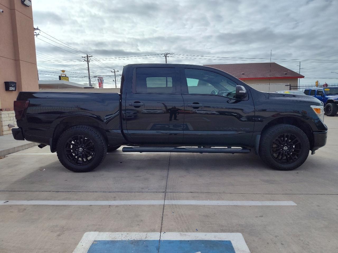 Nissan Titan SV Crew Cab 4WD 2018