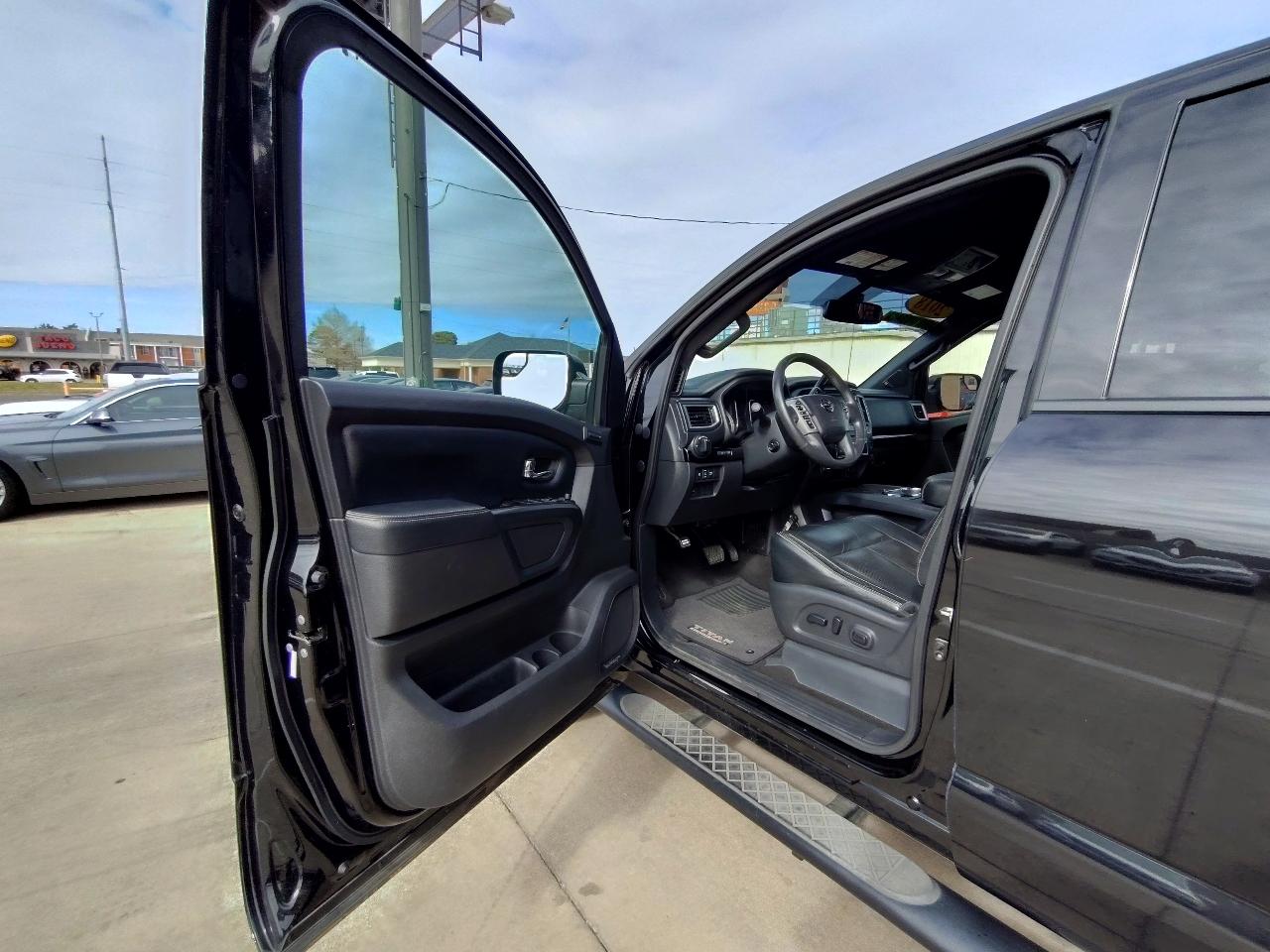 Nissan Titan SV Crew Cab 4WD 2018