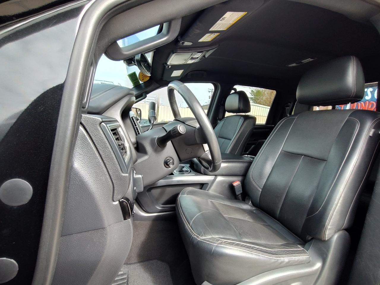 Nissan Titan SV Crew Cab 4WD 2018