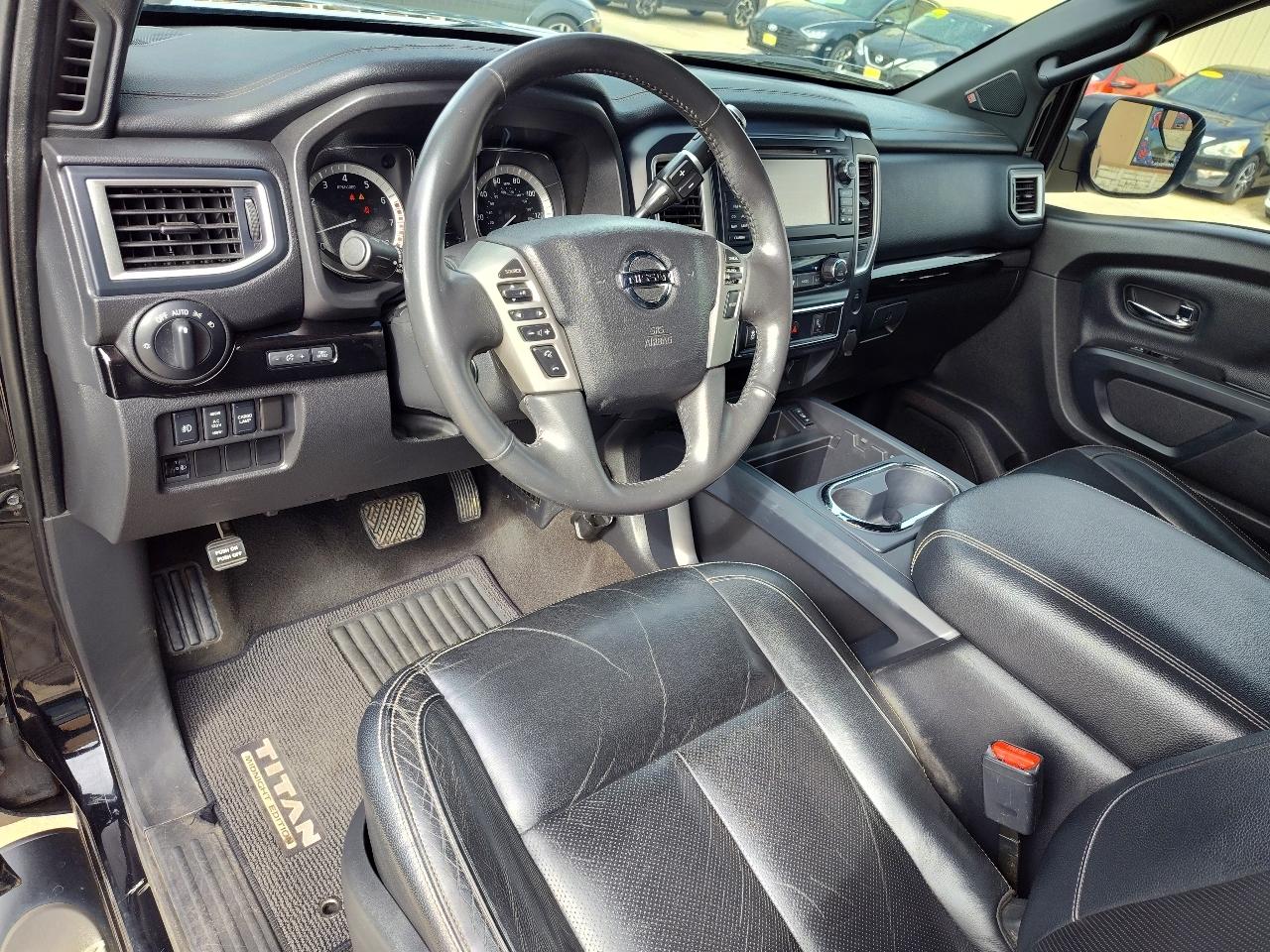 Nissan Titan SV Crew Cab 4WD 2018