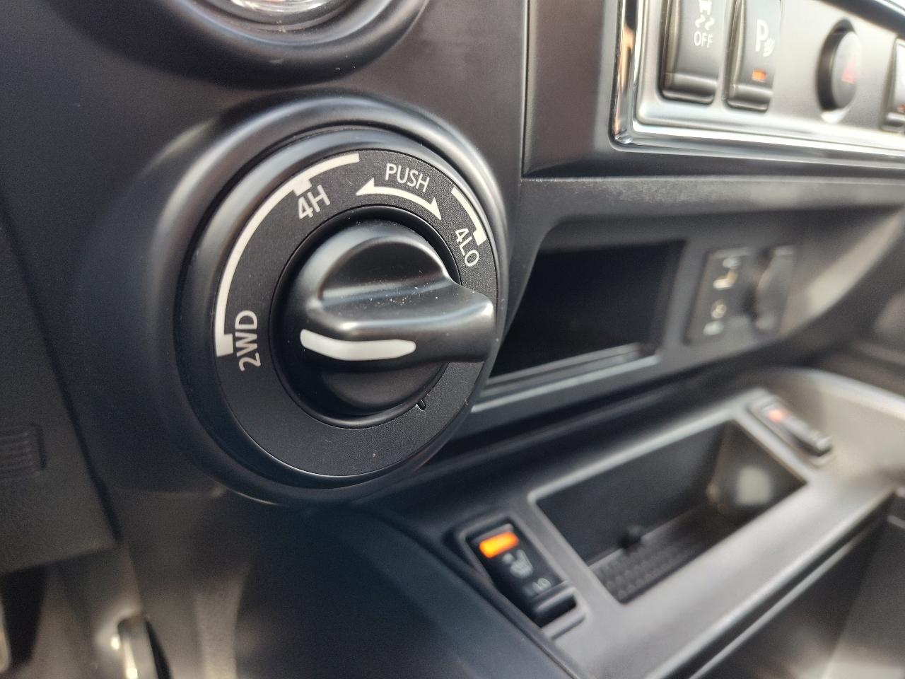 Nissan Titan SV Crew Cab 4WD 2018