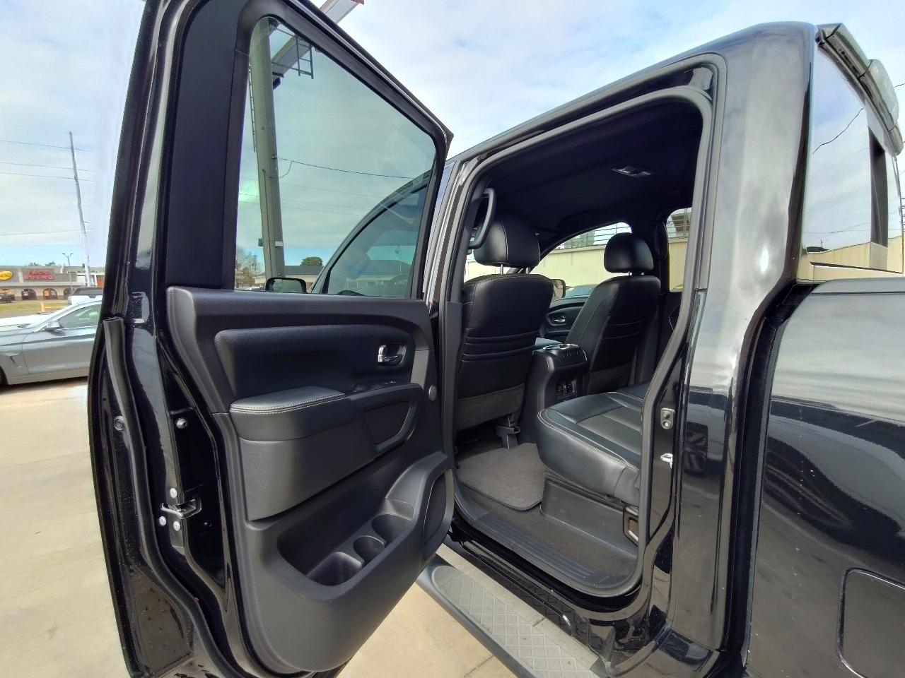 Nissan Titan SV Crew Cab 4WD 2018