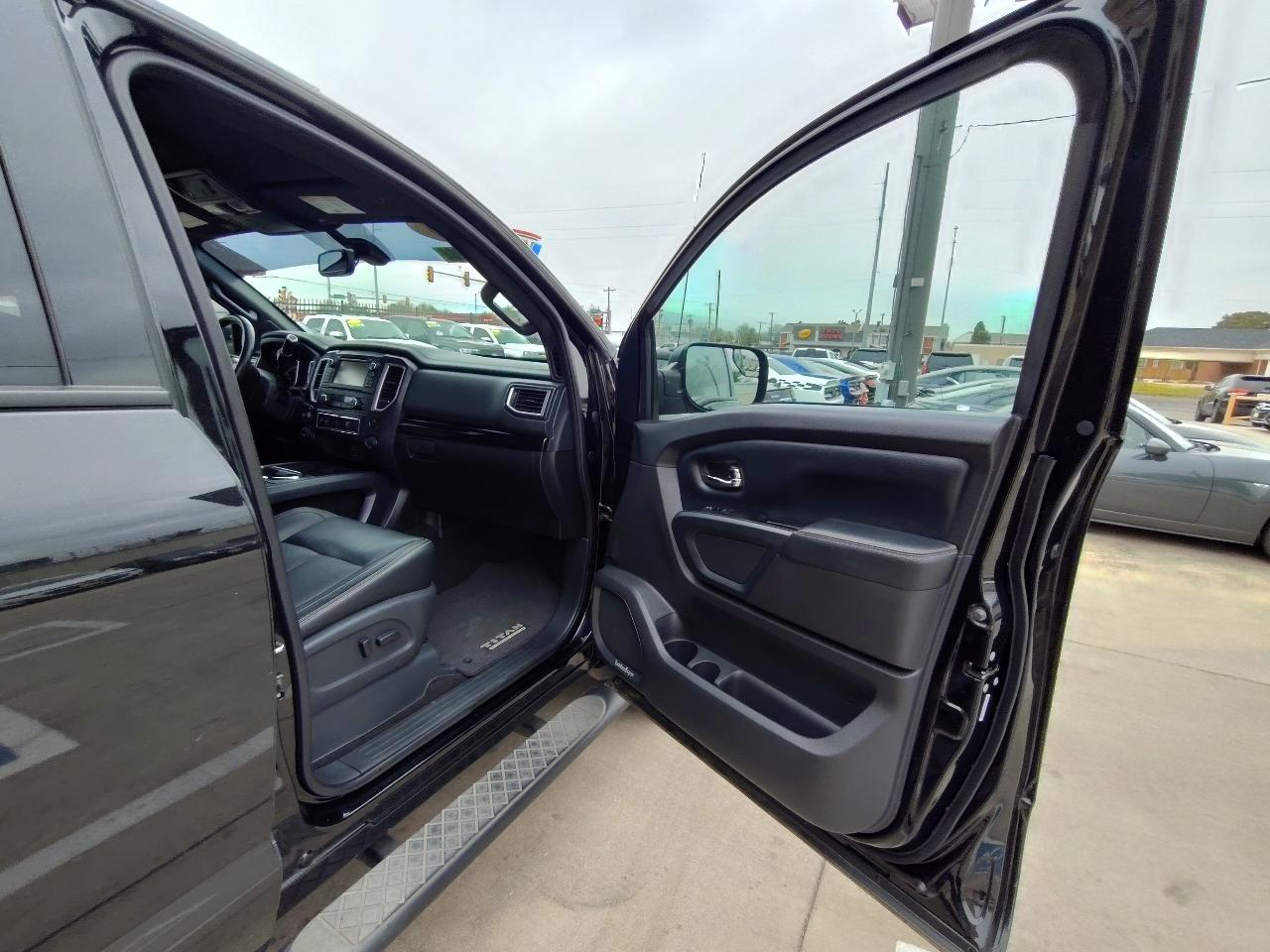 Nissan Titan SV Crew Cab 4WD 2018