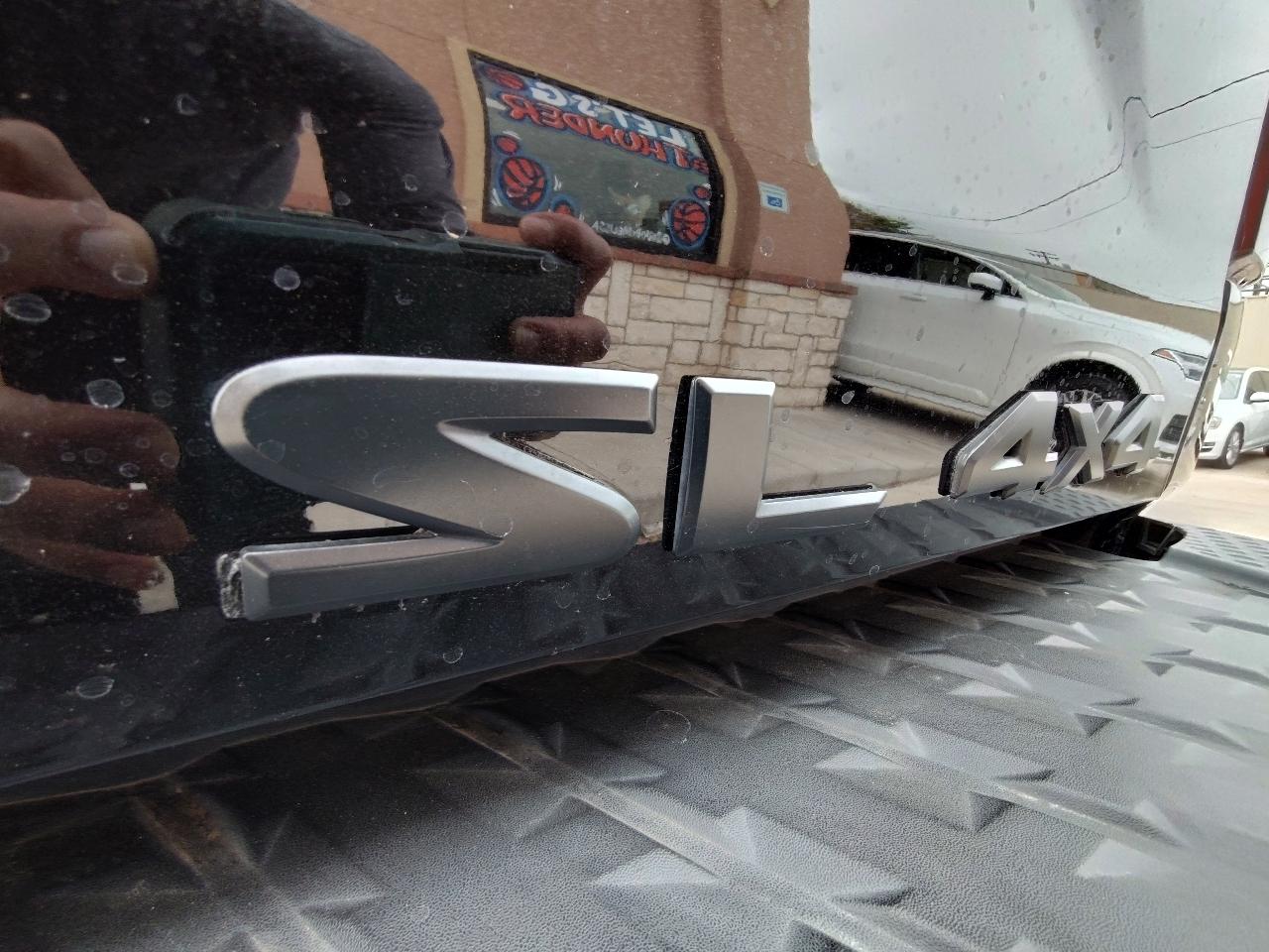 Nissan Titan SV Crew Cab 4WD 2018