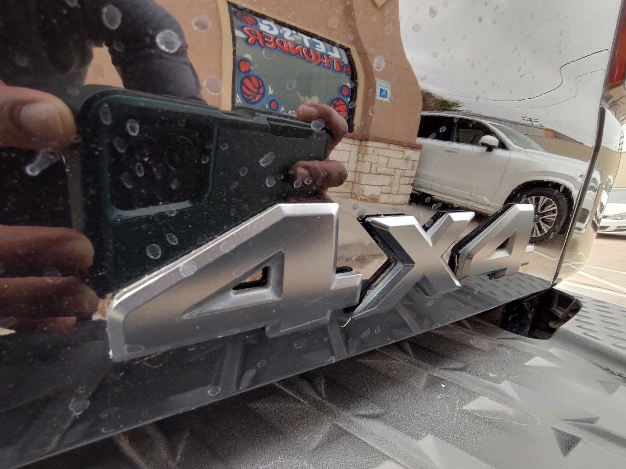 Nissan Titan SV Crew Cab 4WD 2018