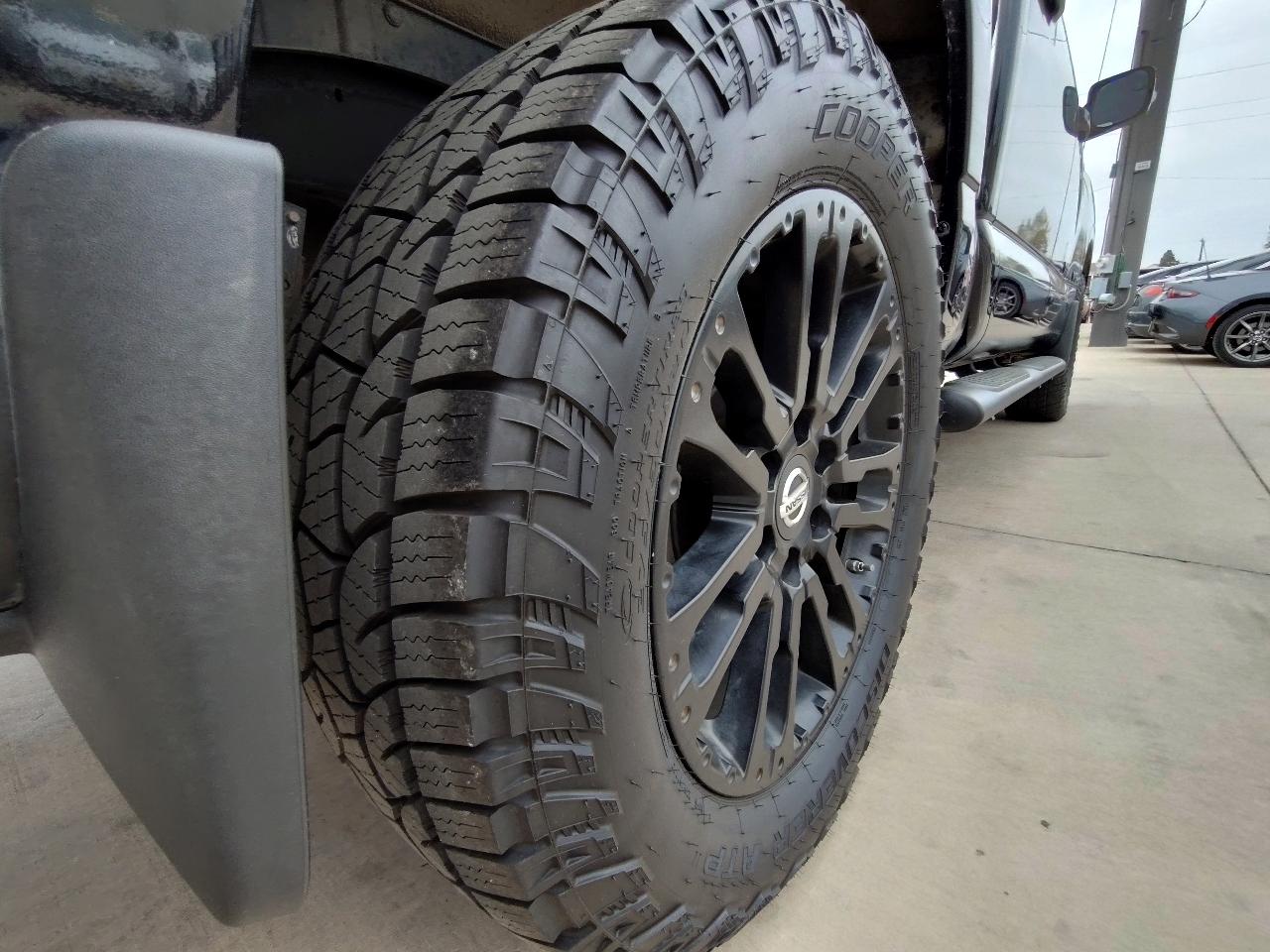 Nissan Titan SV Crew Cab 4WD 2018