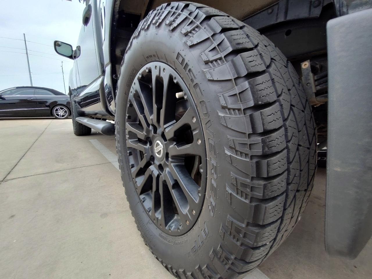 Nissan Titan SV Crew Cab 4WD 2018