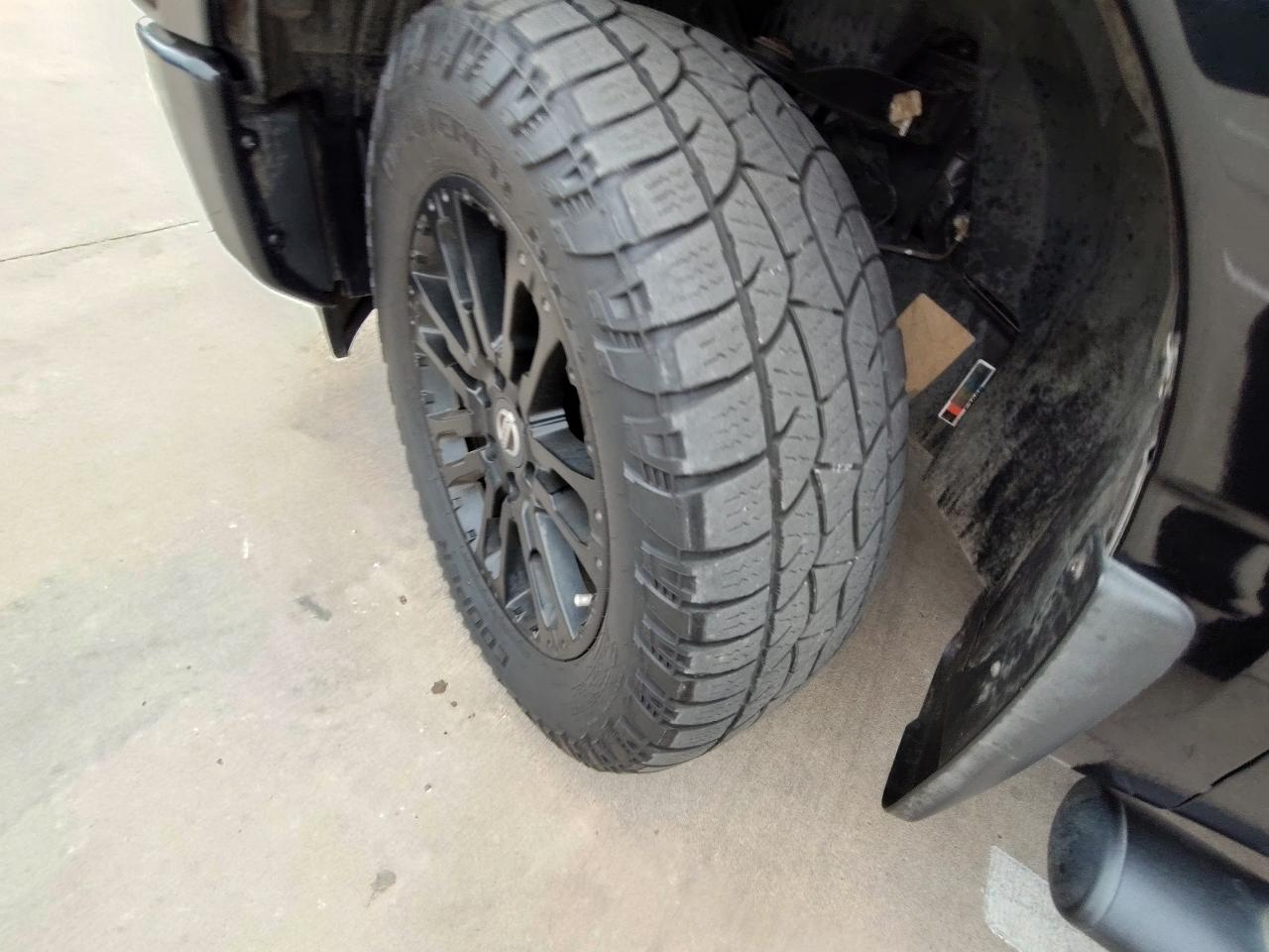 Nissan Titan SV Crew Cab 4WD 2018