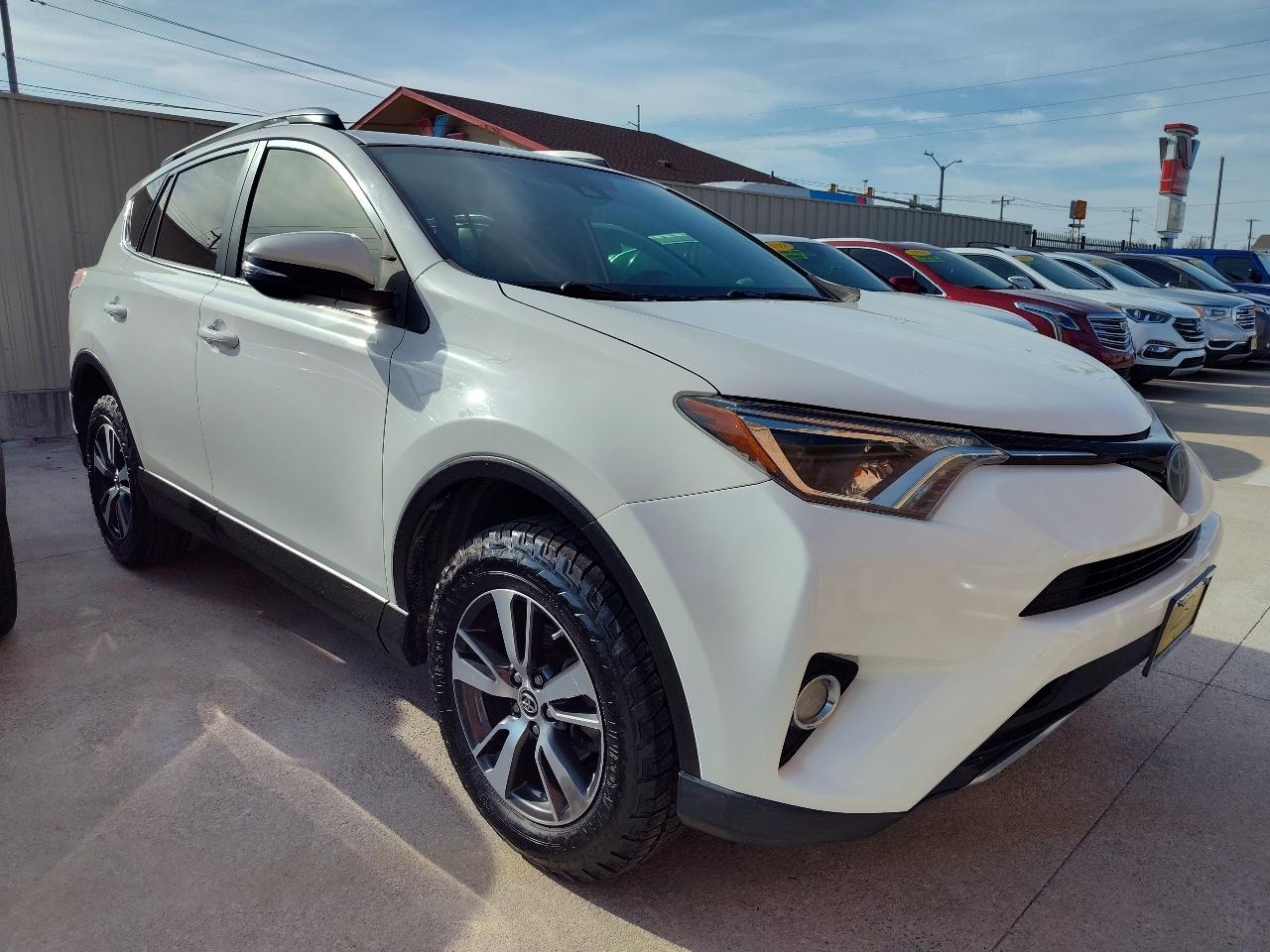 Toyota RAV4 XLE Premium 4D SUV FWD 2017