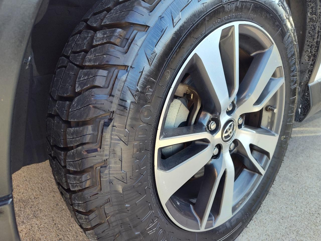 Toyota RAV4 XLE Premium 4D SUV FWD 2017