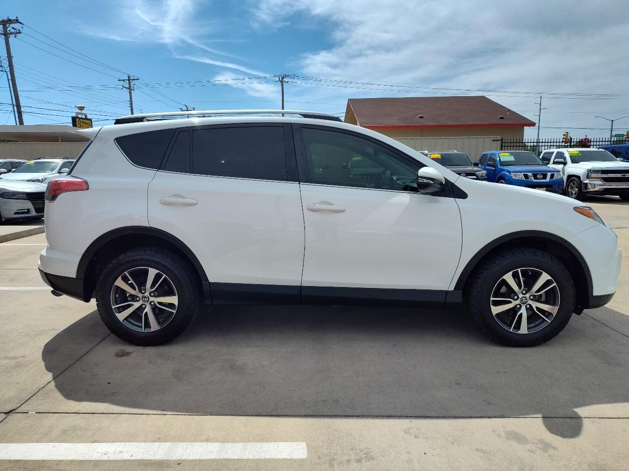 Toyota RAV4 XLE Premium 4D SUV FWD 2017