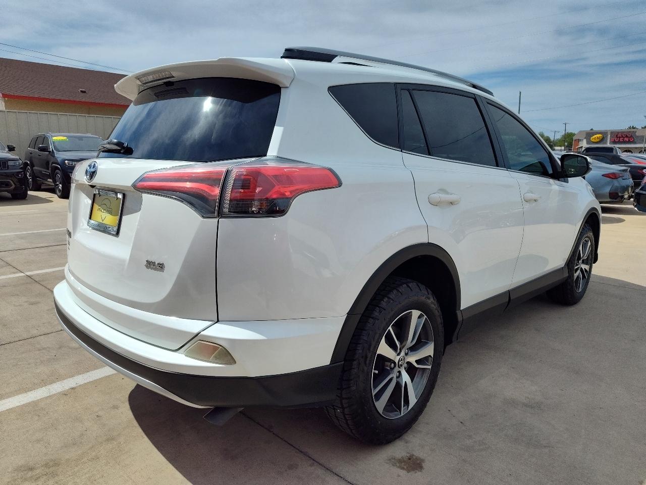 Toyota RAV4 XLE Premium 4D SUV FWD 2017