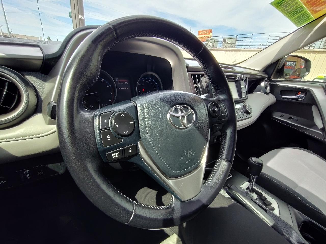 Toyota RAV4 XLE Premium 4D SUV FWD 2017