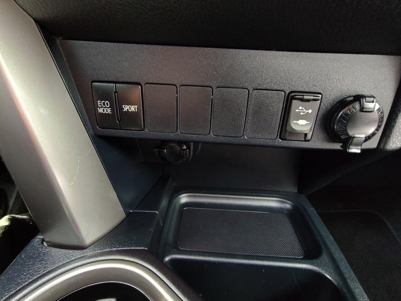 Toyota RAV4 XLE Premium 4D SUV FWD 2017