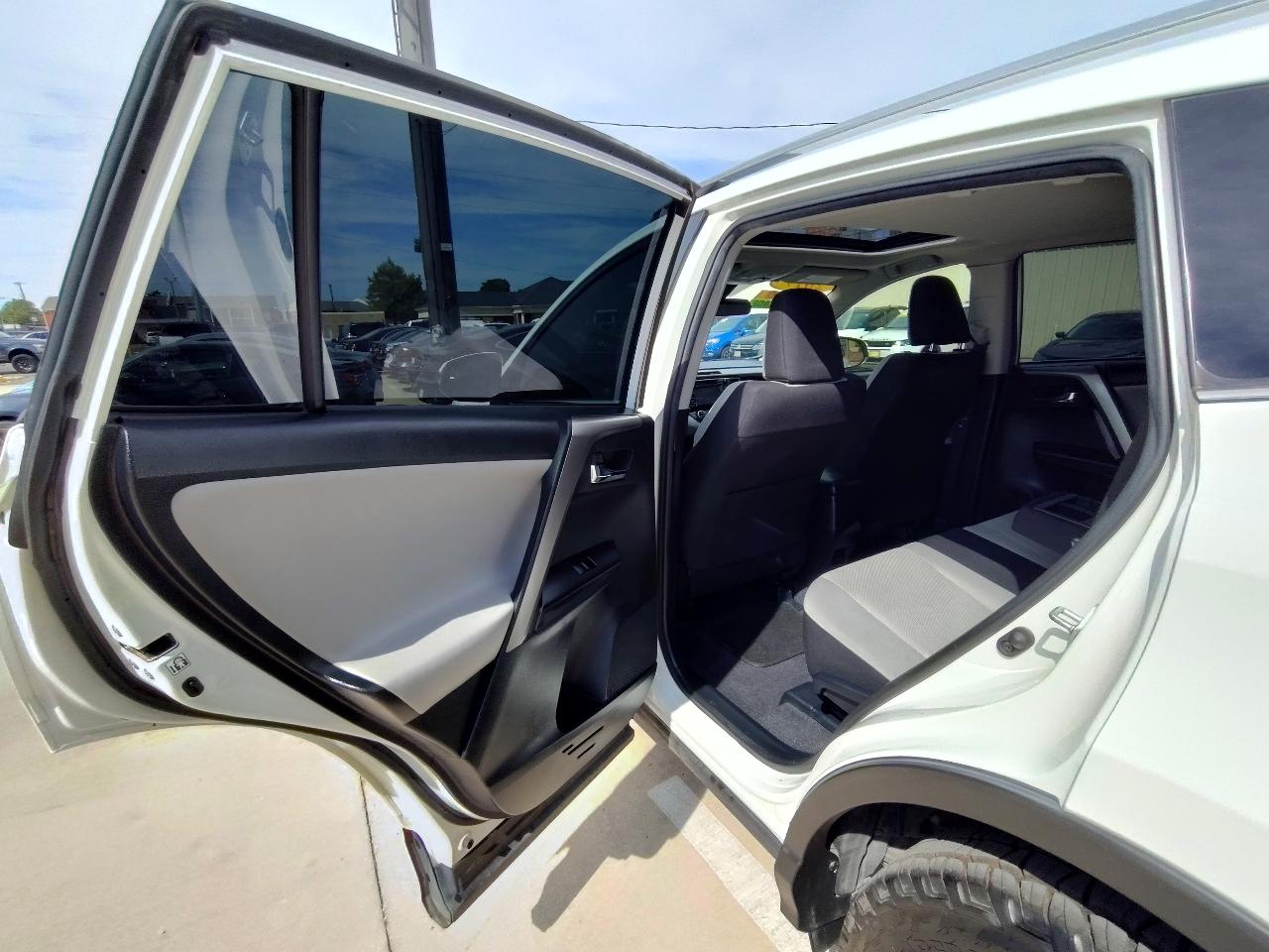 Toyota RAV4 XLE Premium 4D SUV FWD 2017