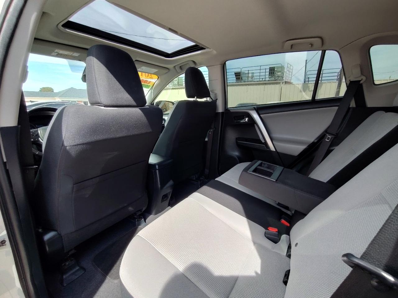 Toyota RAV4 XLE Premium 4D SUV FWD 2017