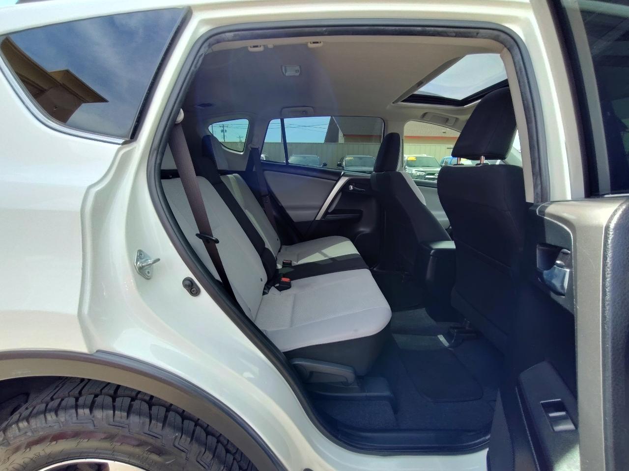Toyota RAV4 XLE Premium 4D SUV FWD 2017