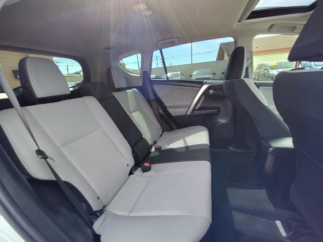 Toyota RAV4 XLE Premium 4D SUV FWD 2017