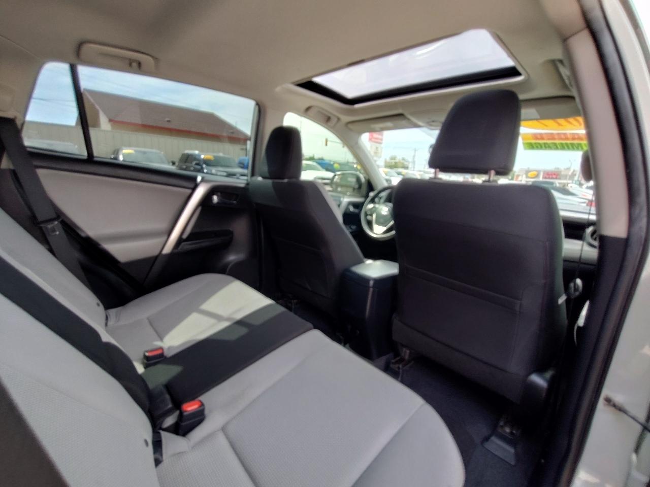 Toyota RAV4 XLE Premium 4D SUV FWD 2017