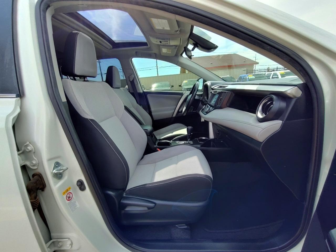 Toyota RAV4 XLE Premium 4D SUV FWD 2017