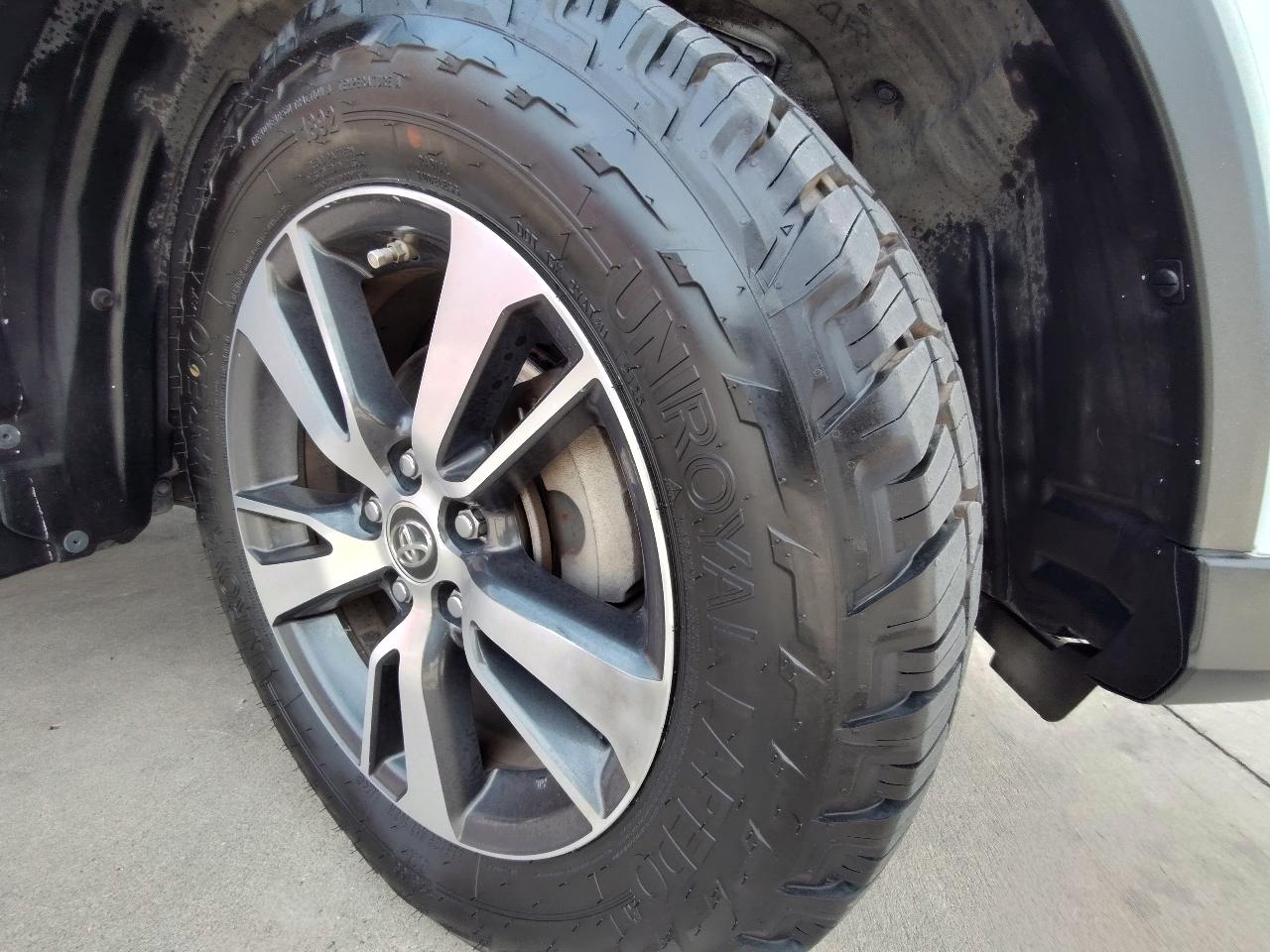 Toyota RAV4 XLE Premium 4D SUV FWD 2017