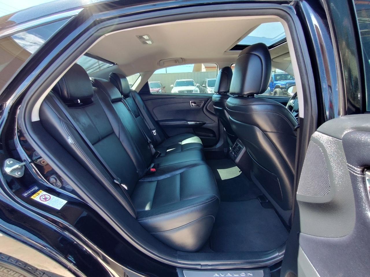 Toyota Avalon Limited 4D Sedan 2017