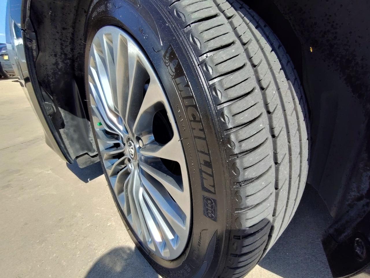 Toyota Avalon Limited 4D Sedan 2017