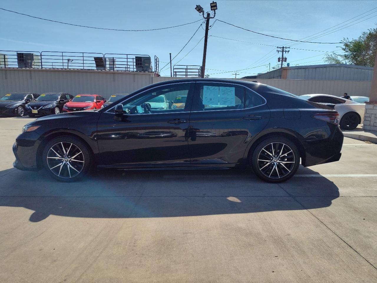 Toyota Camry SE 2021