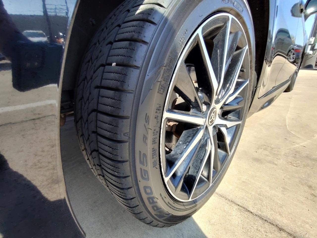 Toyota Camry SE 2021